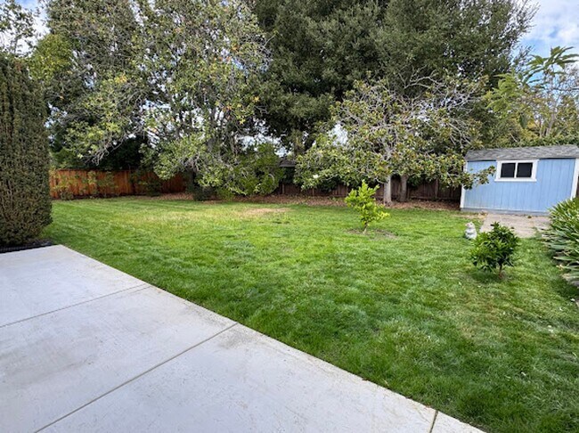 Foto del edificio - Charming 3BR/2BA Home in West Menlo Park