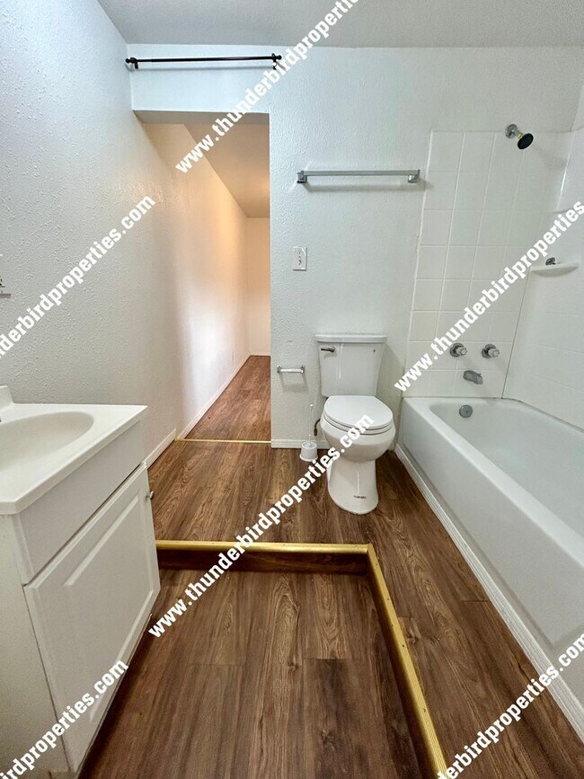 Foto del edificio - 1 Bedroom, 1 Bathroom near CNM Area Availa...