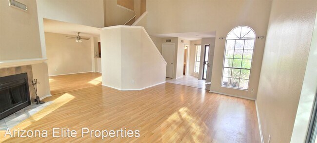 Building Photo - 3 br, 2.5 bath House - 1231 W Manor St.