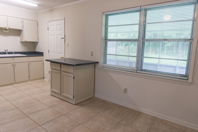 Foto del edificio - 1225 Parktown Dr