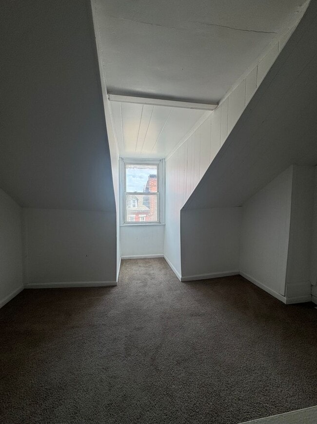 Building Photo - 2br Bloomfield townhome