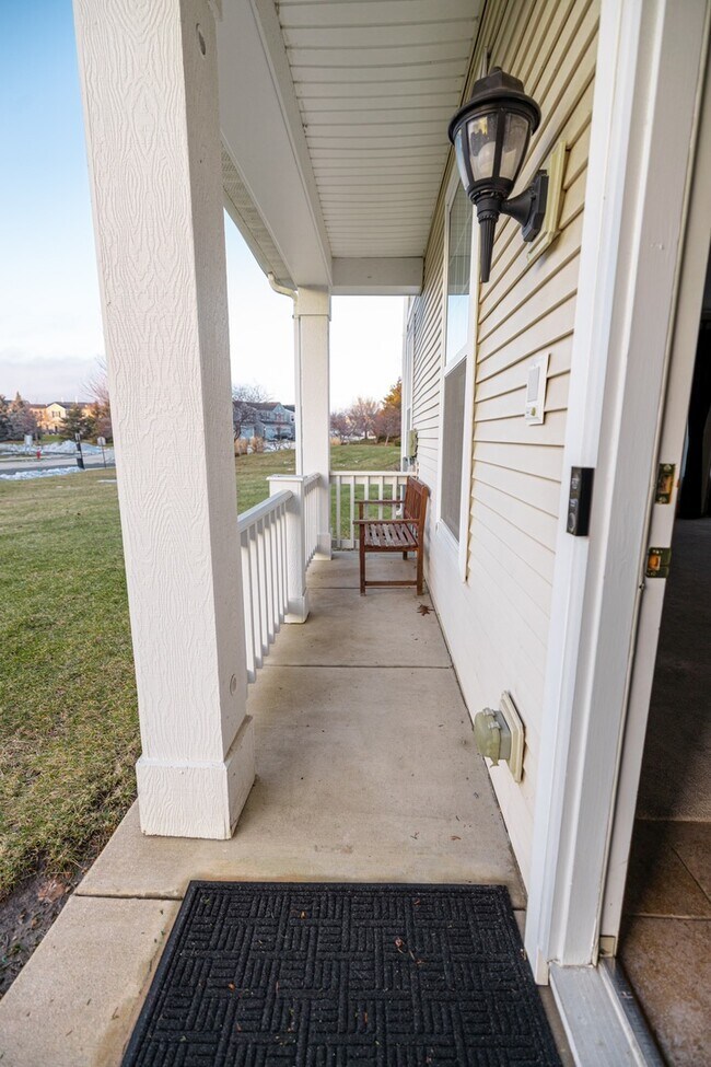 Building Photo - 4574 Half Moon Dr