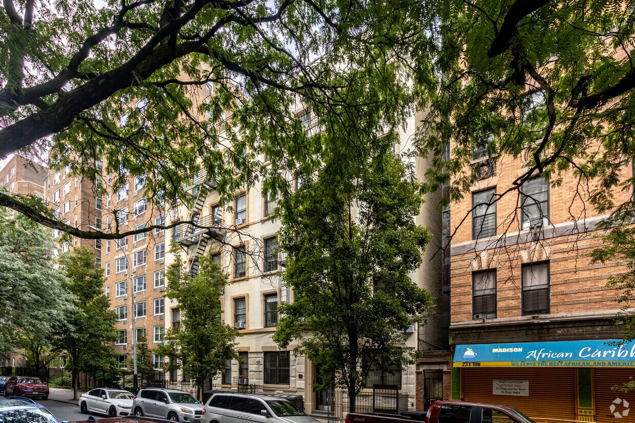 Primary Photo - 21 E 108th St