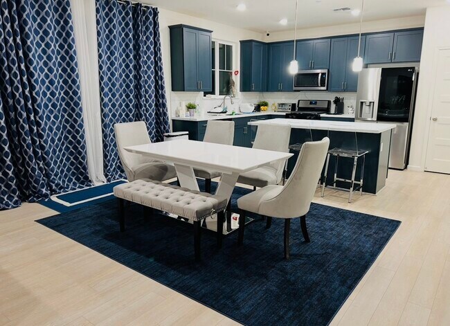 Foto del edificio - 729 Featherstone Dr