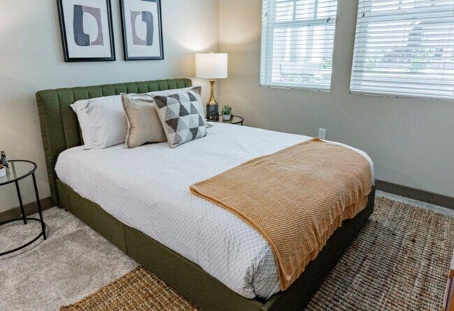 Foto del edificio - 920 Bayswater Ave