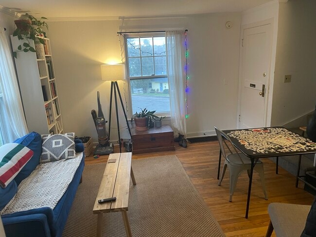 Building Photo - 115 Crescent Plz