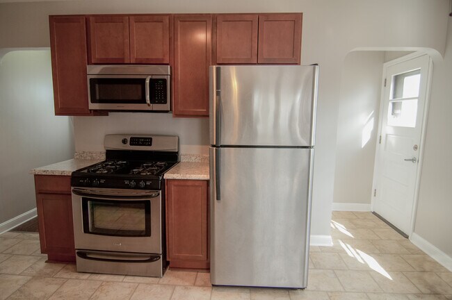 Building Photo - 4149 S 32nd Ave