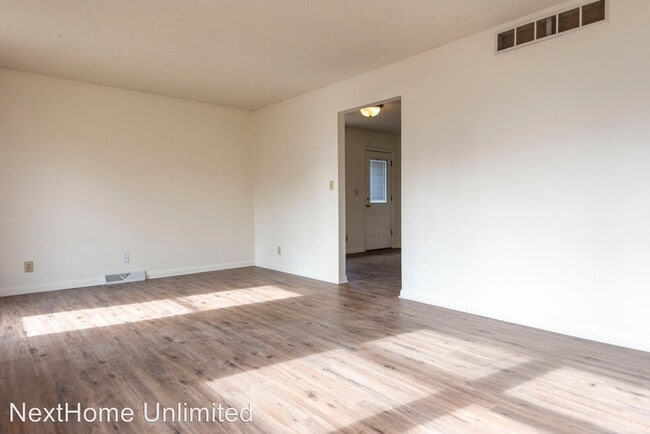 Building Photo - 6 br, 3 bath House - 540 W 12th St.