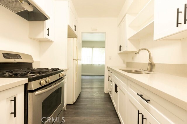 Foto del edificio - 4047 Irving Pl