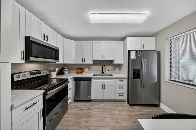 Foto del edificio - 412 Lakeview Dr