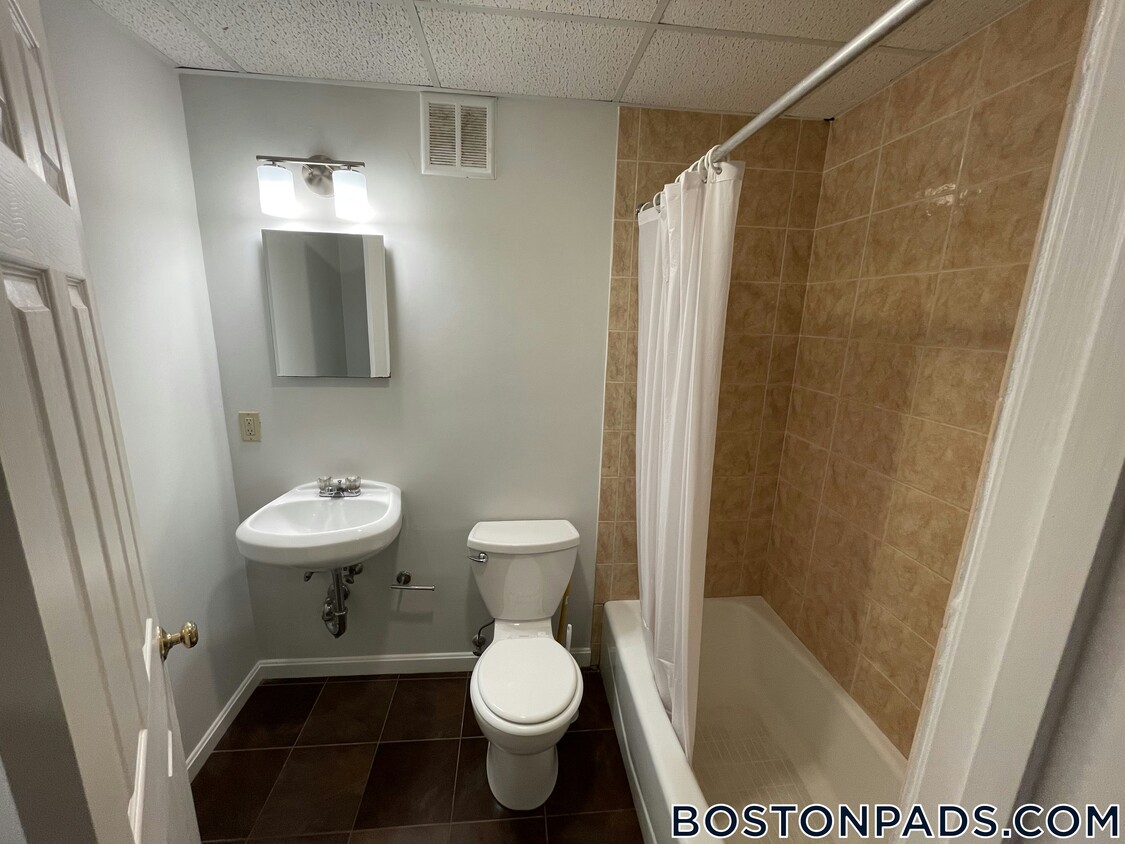 Foto principal - 77 Park Dr