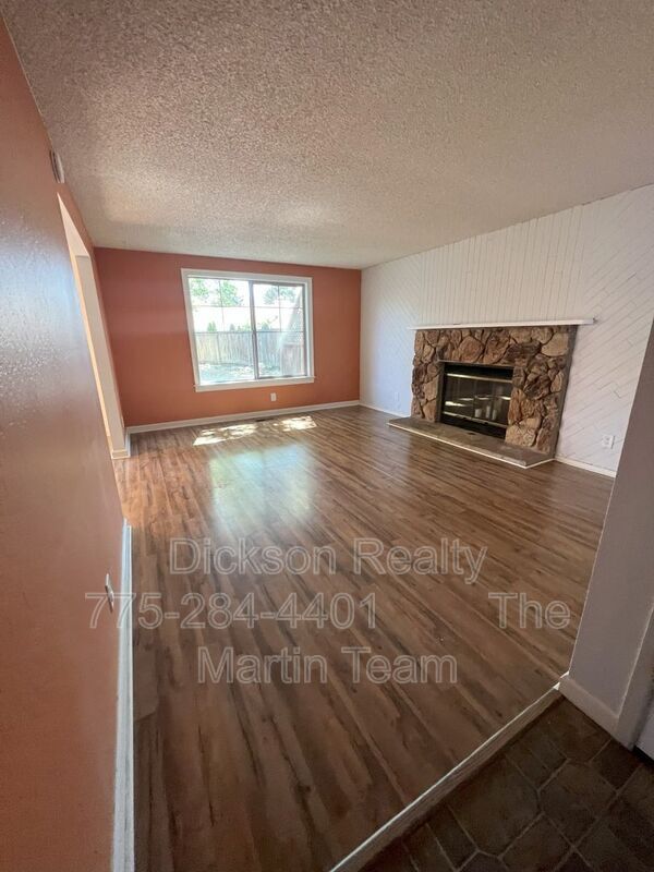 Foto del edificio - 1890 Camelback Dr