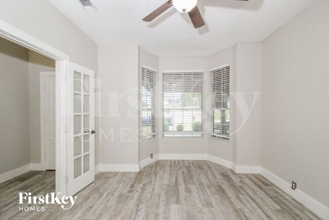 Foto del edificio - 3601 Creekview Ct