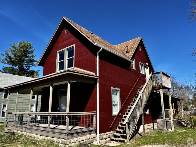 Building Photo - 516 S Chestnut St