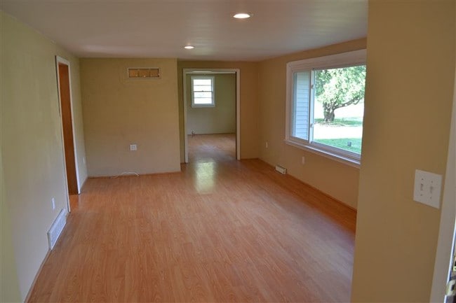 Building Photo - 3810 Nicol Rd