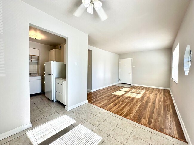 Foto del edificio - 7012 Jamieson Ave