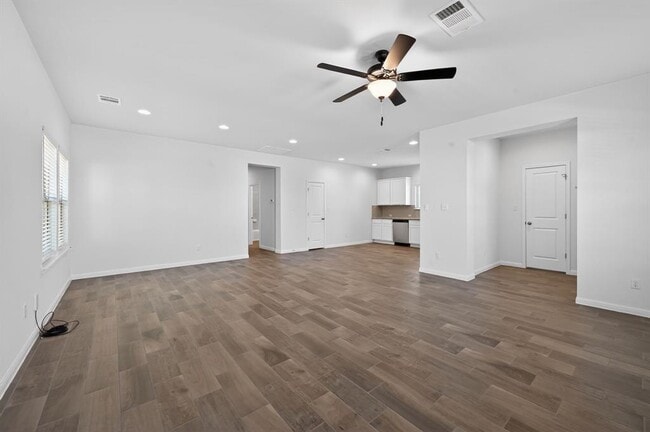 Building Photo - 221 Arabian Colt Dr