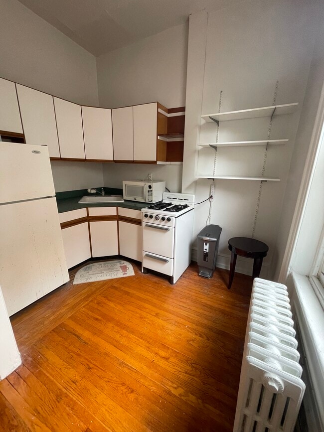 Building Photo - 212 S 41st St