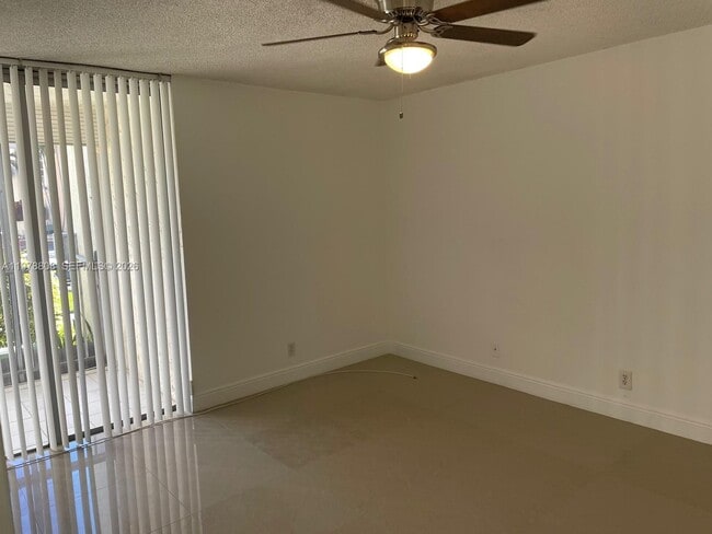 Foto del edificio - 851 Three Islands Boulevard