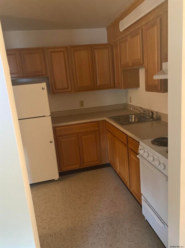 2006 Central Ave, Colonie, NY 12205 Room for Rent in Colonie, NY