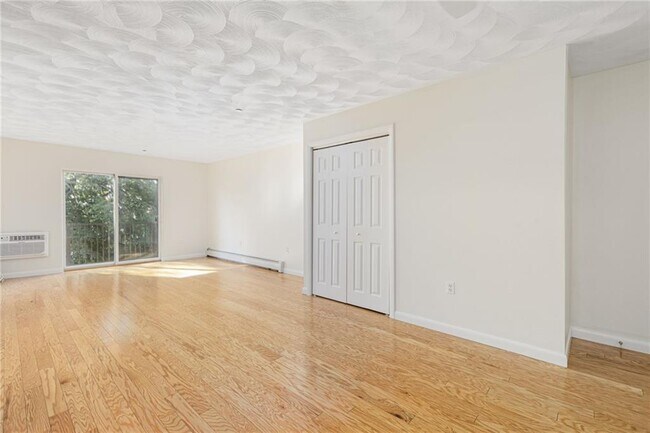 Foto del edificio - 752 Quaker Ln