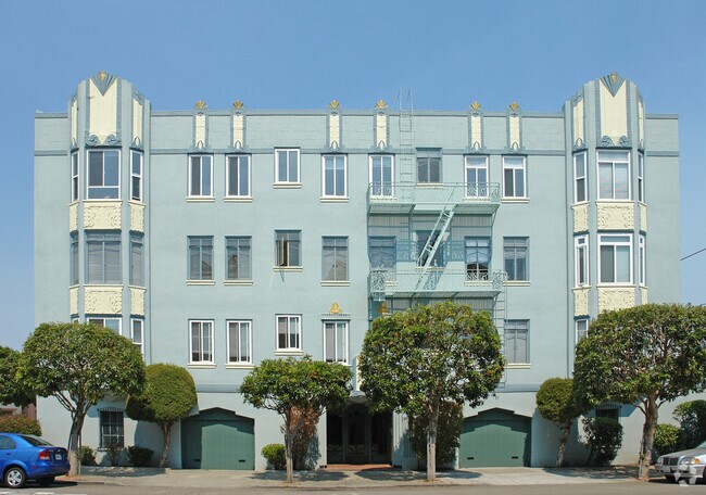 Building Photo - 1990 Beach St