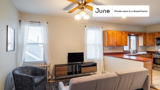 Building Photo - Room in Shared 3 bed/1 bath home in Somerville