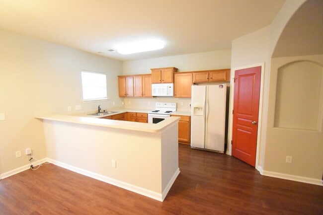 Foto del edificio - Beautiful 3BR 2.5BA Home w/ Community Pool Access in Calloway Glen