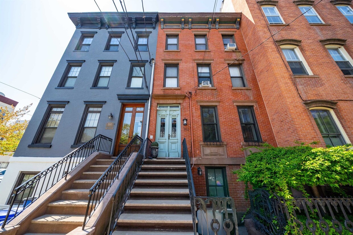 Building Photo - 702 Bloomfield St