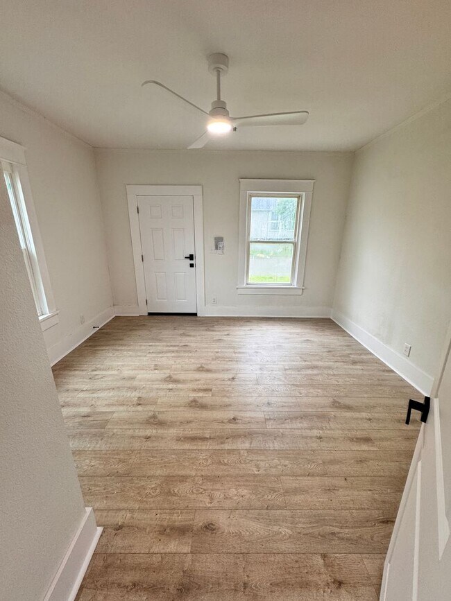 Foto del edificio - Freshly remodeled duplex available for rent!