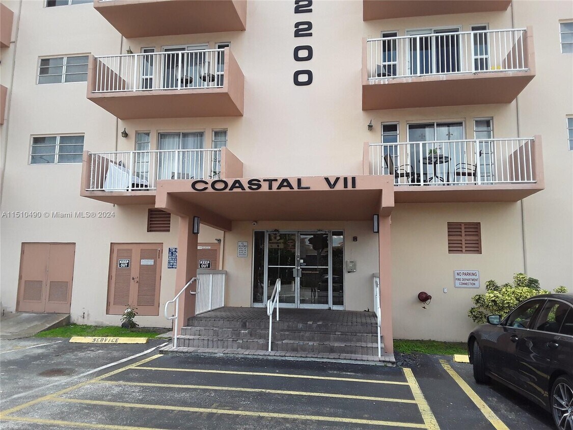 Foto principal - 2200 E Hallandale Beach Blvd