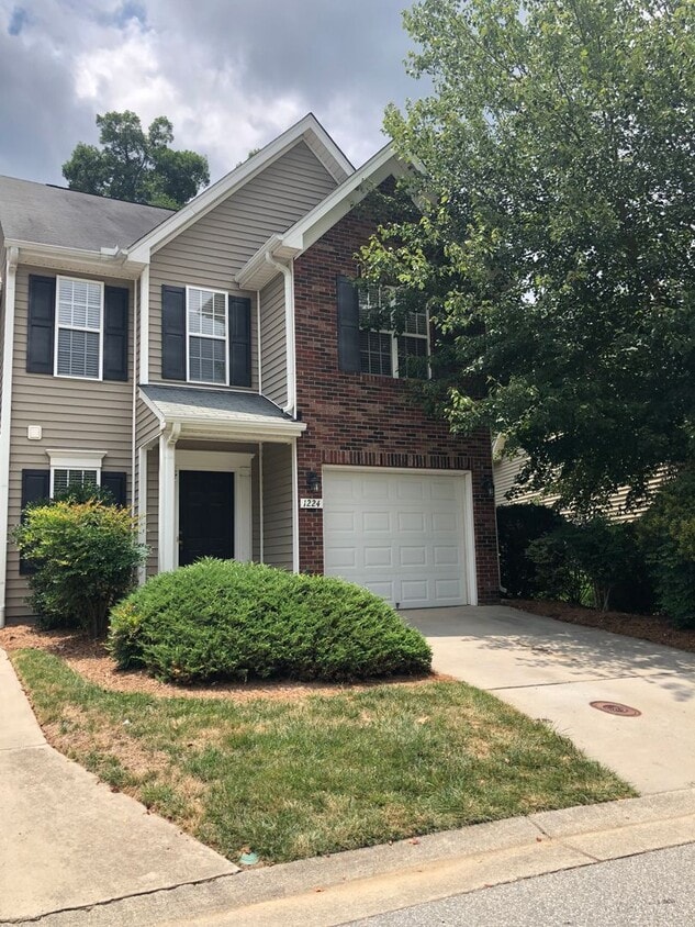 Primary Photo - Available for immediate move in - Gorgeous...