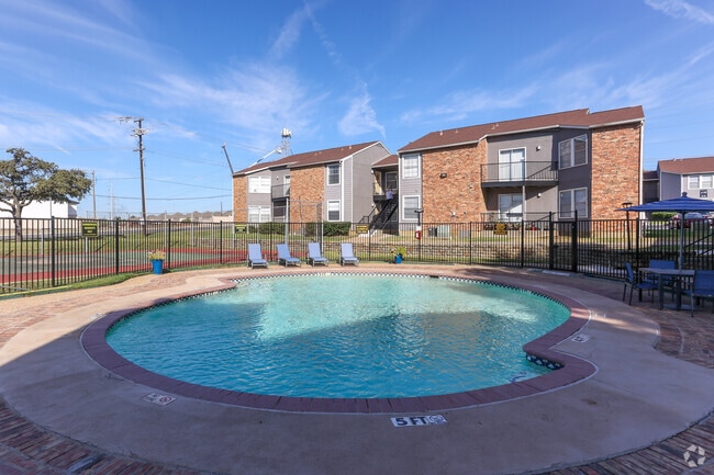 Swimming Pool - Summerwood Apartments