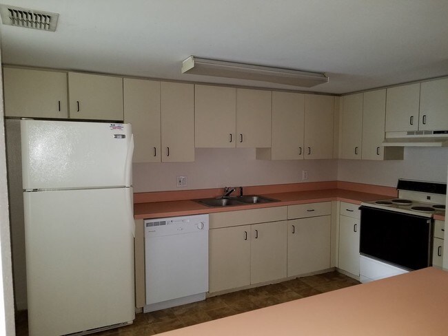 Building Photo - 8154 Fairways Cir