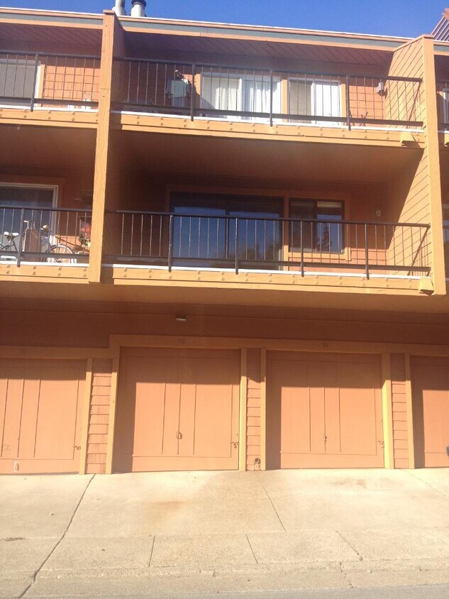 72 Stanford Way, Sausalito, CA 94965 Condo for Rent in Sausalito, CA