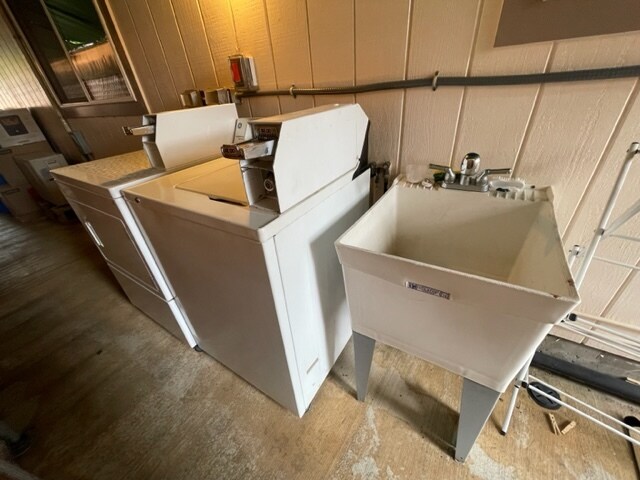 Building Photo - 1427 Hala Dr