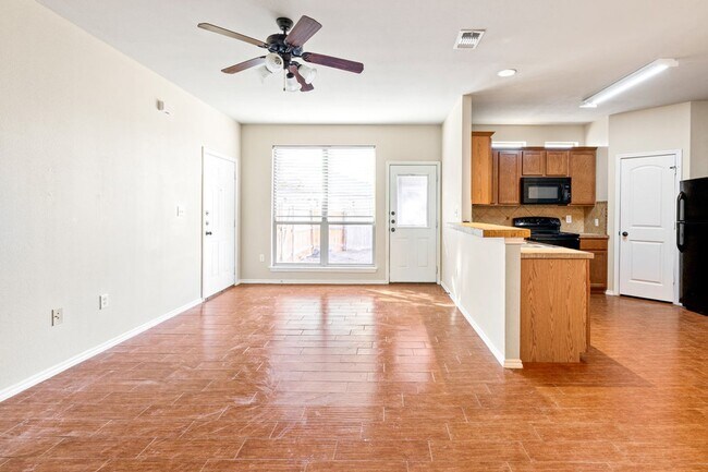 Foto del edificio - NICE 3 BEDROOM DUPLEXE LOCATED IN NEW BRAU...