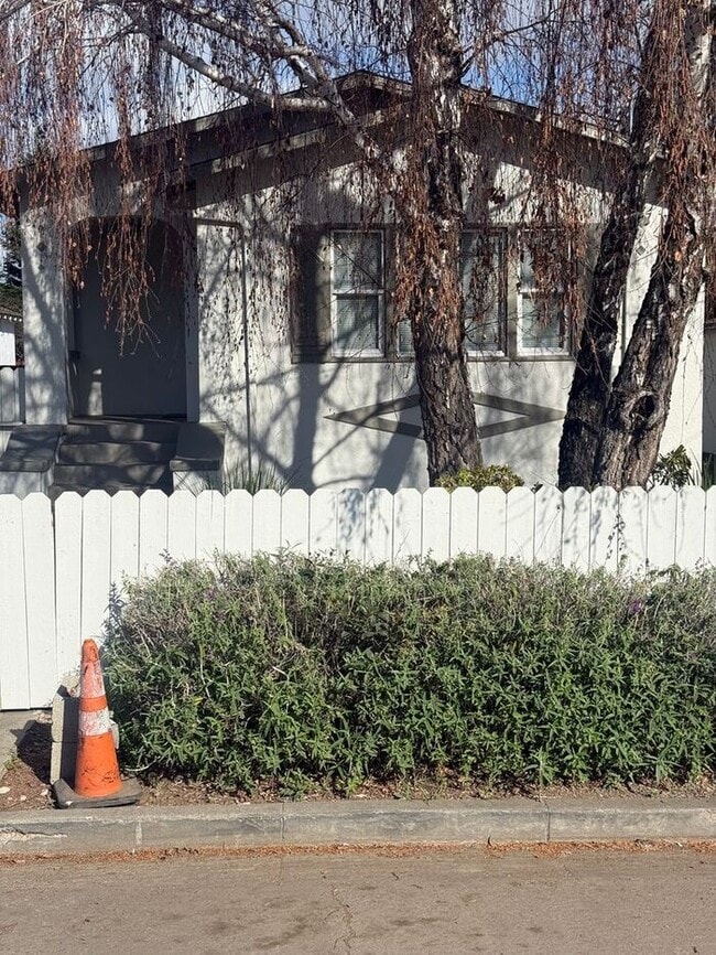 Great 2 Bedrooms 1 Bath Home - Great 2 Bedrooms 1 Bath Home