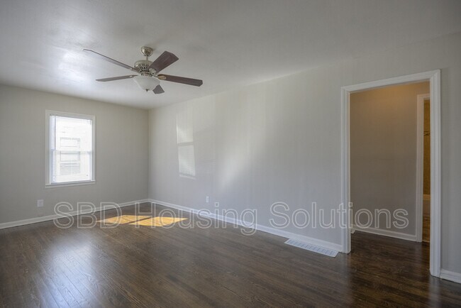 Building Photo - 2906 Englewood Terrace