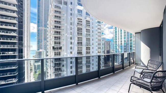 Building Photo - 1000 Brickell Plaza
