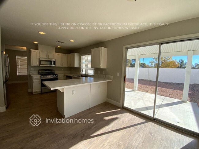 Building Photo - 1821 La Villa Dr
