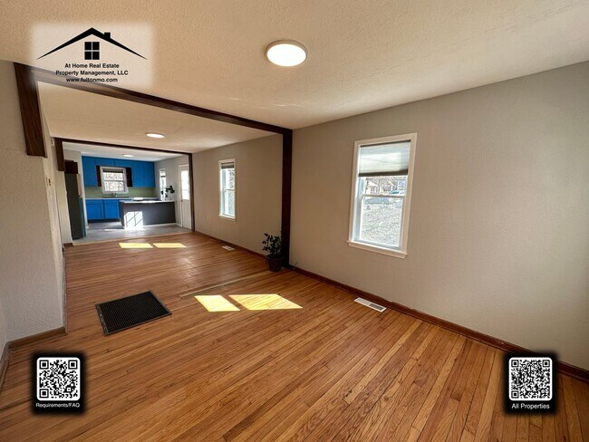 Building Photo - 1209 E Ash St