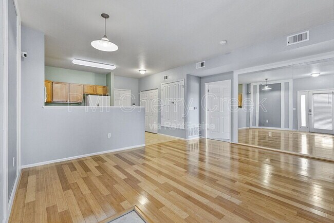 Foto del edificio - 18602 E Water Dr