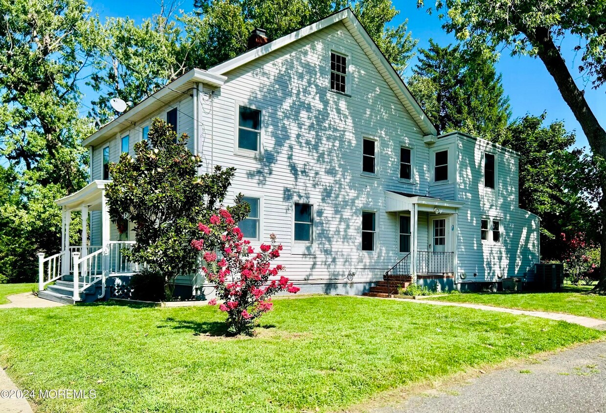 Primary Photo - 39 Hamilton St