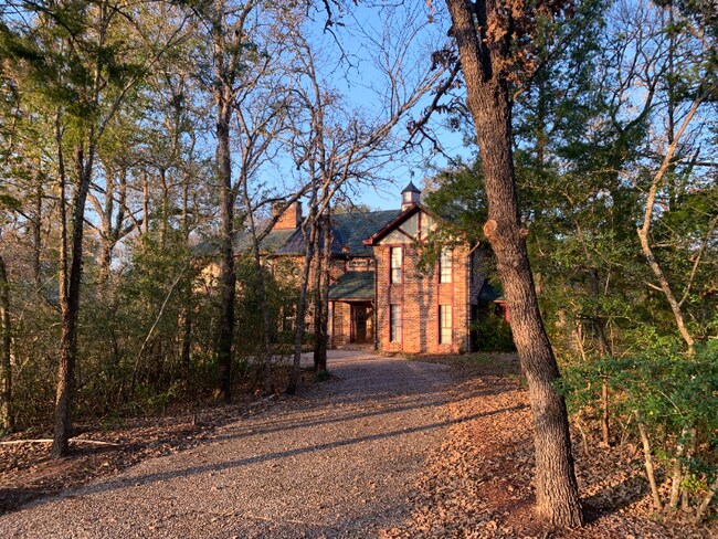 Foto del edificio - 37 Pamela Ln