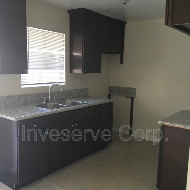 Foto del edificio - 908 Edith Ave
