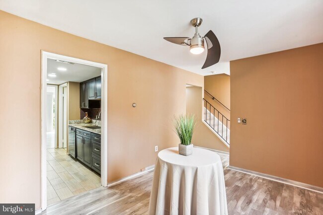 Foto del edificio - 15002 Eardley Ct