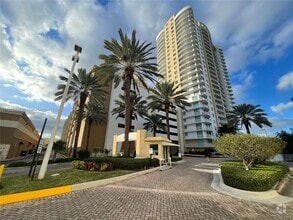 Building Photo - 1755 E Hallandale Beach Blvd