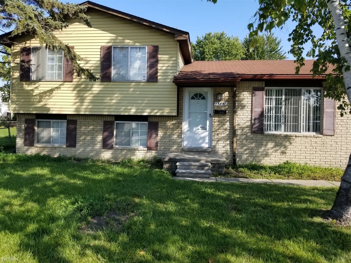 Primary Photo - 15841 Dort St