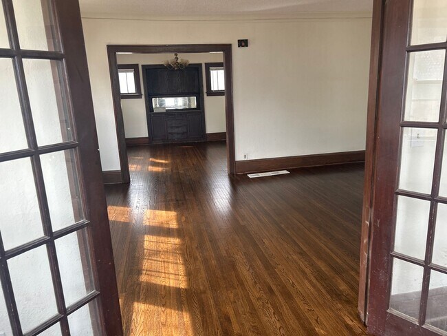 Foto del edificio - Gorgeous single family home! 4 Bed 2 Bath House Available 10/01/24